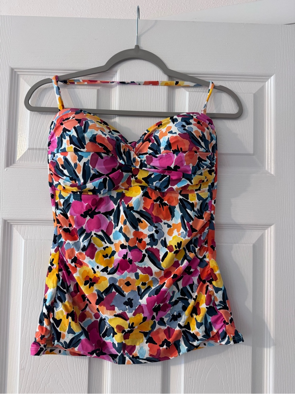 Anne Cole Women's Mod Tropical Twist Front Bandeaukini Swim Top